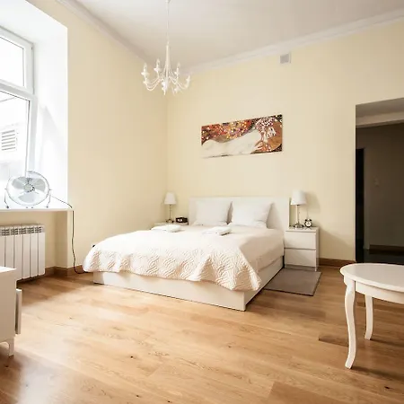 Apartment Elegant Apartment Foksal Warsaw