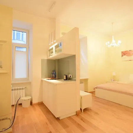 Apartment Elegant Apartment Foksal Warsaw